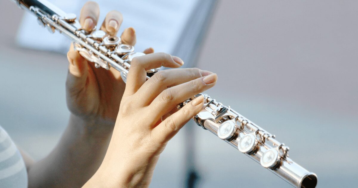 フルート練習と相性のよい住環境や楽器可物件の考え方、音楽を続けるために大切な姿勢を整理したインフォグラフィック